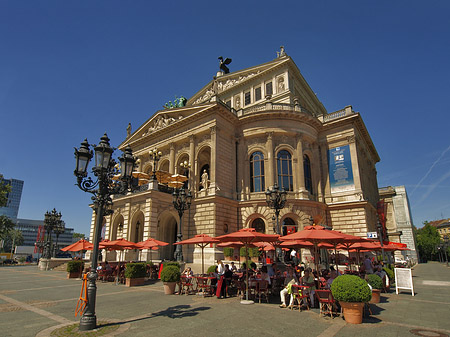 Alte Oper mit Schirmen - Hessen (Frankfurt am Main)