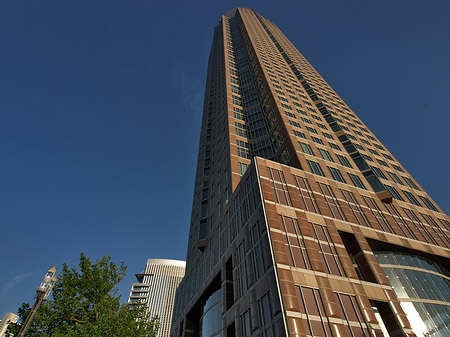 Messeturm von unten - Hessen (Frankfurt am Main)