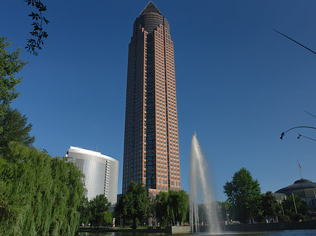 Messeturm mit Ludwig-Erhard-Anlage - Hessen (Frankfurt am Main)