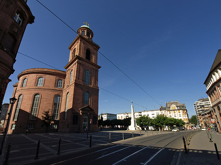 Paulskirche mit Straße - Hessen (Frankfurt am Main)