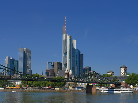 Skyline von Frankfurt mit eisernem Steg - Hessen (Frankfurt am Main)