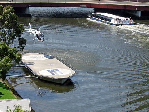 Yarra River mit Schiff - Viktoria (Melbourne)